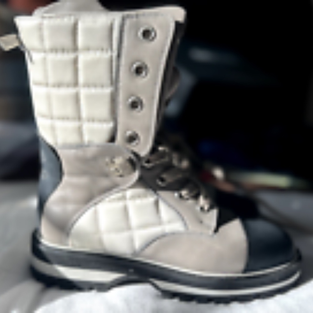 CHANEL Quilted Leather Winter Boots Cap Toe CHANEL CC Logo Size EU 36 - Picture 4 of 14